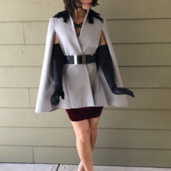 CLASSIC Feather Cape - Picture 9 of 11